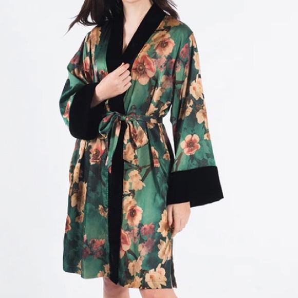 KIM + ONO AZUMI SHORT KIMONO WRAP Kimono Robe - Green and Black